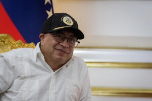 Petro afina "propuesta democrática" con gobierno de Maduro y oposición