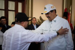 Petro en Miraflores: La paz política en Venezuela puede ser la paz armada en Colombia