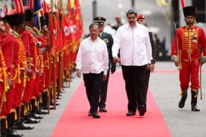 Petro visitará a Maduro en Caracas este martes