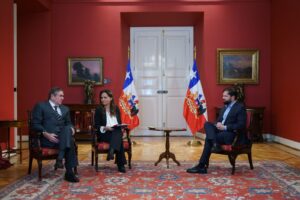 Presidente de Chile se reunió en Santiago con embajador en Venezuela tras llamado a consultas