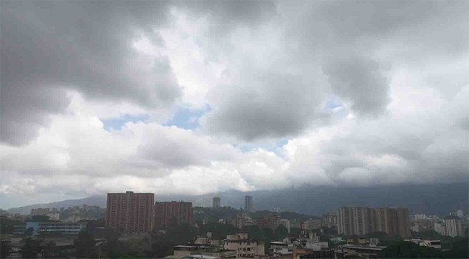 Pronostican nubosidad parcial con lloviznas en parte del país