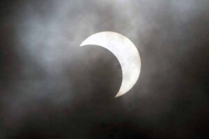 Recomendaciones de la UNAM para disfrutar del eclipse sin riesgos