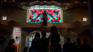 'Rosa, Rosae', el resultado de mezclar con Inteligencia Artificial Gaudí y las rosas
