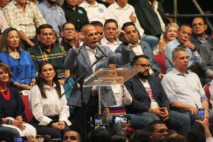 Rosales niega ser el candidato de Maduro: "Que Dios me ampare y me favorezca"