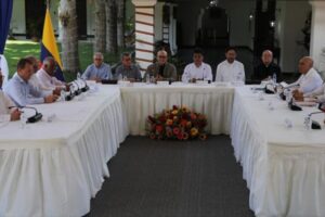 Se reanuda el diálogo entre Colombia y el ELN en Caracas tras “congelamiento” de negociaciones
