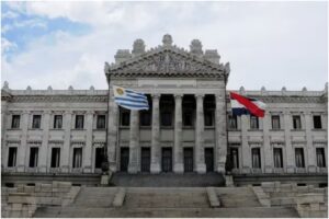 Senadores del oficialismo uruguayo condenan al “régimen dictatorial” de Nicolás Maduro en Venezuela