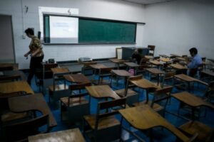 Sindicalista Frank Andrade: docentes ganan menos un dólar diario