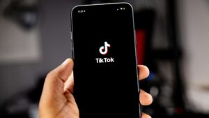 'Tiktoker' carga contra TikTok: "La generación Z se está convirtiendo en la generación terrorismo" - AlbertoNews