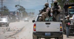Tras semanas de violencia, los líderes haitianos alcanzaron un acuerdo para formar un consejo de transición por 22 meses