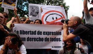 Un Mundo Sin Mordaza expuso la crítica situación de la libertad de expresión en el país