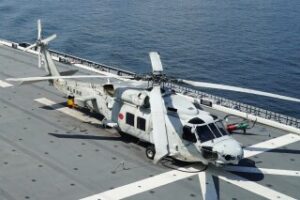 Un muerto y siete desaparecidos tras estrellarse dos helicópteros de las fuerzas japonesas - AlbertoNews