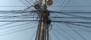 Una semana sin servicio eléctrico tienen los habitantes de la calle 96 de La Pastora por el estallido de un transformador