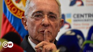Uribe a juicio penal por “soborno a testigos” – DW – 09/04/2024