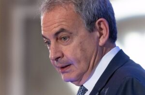 Zapatero critica la "hipocresía" de que "los defensores de la familia de toda la vida" ataquen a la mujer de Sánchez
