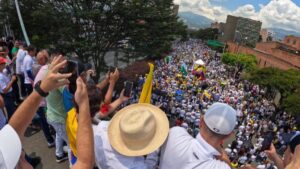 marchas de protesta contra el Gobierno Petro en Medellín este 21 de abril
