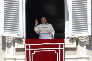 El papa dijo que ya hay mucha "mariconería" en los seminarios, según medios italianos