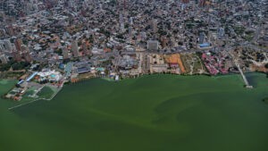 Autoridades evalúan condiciones del agua del lago de Maracaibo