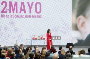 Ayuso reivindica el Dos de Mayo un Madrid que "resuena" y recuerda que España nunca permaneció "sumisa y sometida"