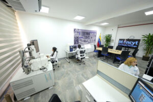 Chavismo pone en funcionamiento laboratorio de microscopía electrónica