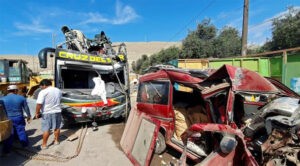 Choque de un tren con un autobús deja 4 muertos y 40 heridos en Perú