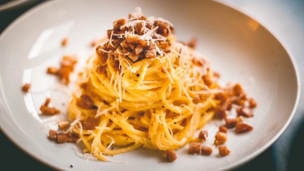 Cómo hacer la receta de pasta carbonara con pistacho que arrasa en redes sociales