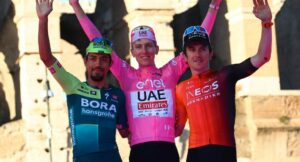 Daniel Martínez, subcampeón Giro de Italia 2024, subió al podio con sus hijos