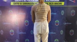 Detienen a una mujer por pegarle con una correa a su marido