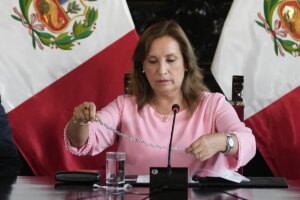 Detienen al hermano y al abogado de la presidenta de Perú Dina Boluarte por tráfico de influencias