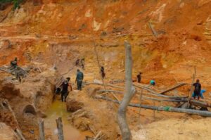 Dos indígenas murieron en derrumbe de mina en Amazonas