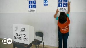 Ecuador culmina escrutinio de referéndum – DW – 01/05/2024