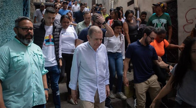 Edmundo González visita los sectores populares en Caracas
