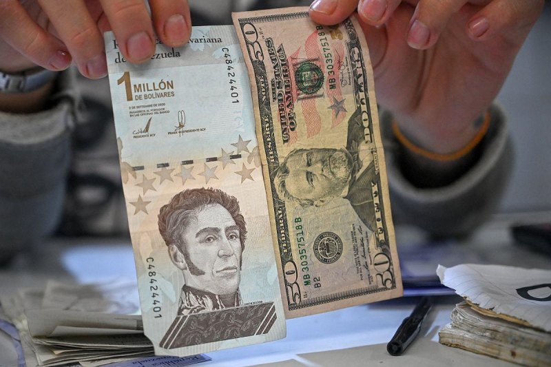 El bolívar se devaluó casi 2% entre enero y abril, según datos del Banco Central de Venezuela (+Datos)