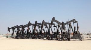 El petróleo cierra su semana más bajista desde febrero por el rumor de una tregua en Gaza