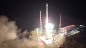 Explota en el aire cohete portador de un satélite militar de Corea del Norte - AlbertoNews