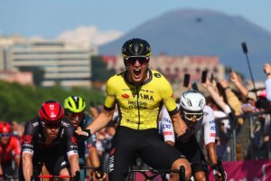 Giro de Italia: El debutante Olav Kooij se estrena en la electrizante 'volata' de Npoles