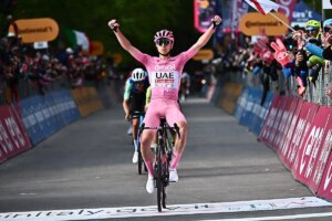 Giro de Italia: Pogacar juega con sus enemigos y vence en la primera etapa de montaa de un Giro que gobierna a su antojo