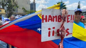 Gobierno de Venezuela fija "ingreso mínimo integral" en 130 dólares mensuales