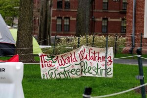 Harvard y el MIT amenazan con suspender a los estudiantes que no abandonen las protestas