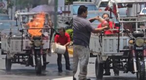 Hombre apaga el incendio por completo de una moto con una Coca Cola (Video) - AlbertoNews