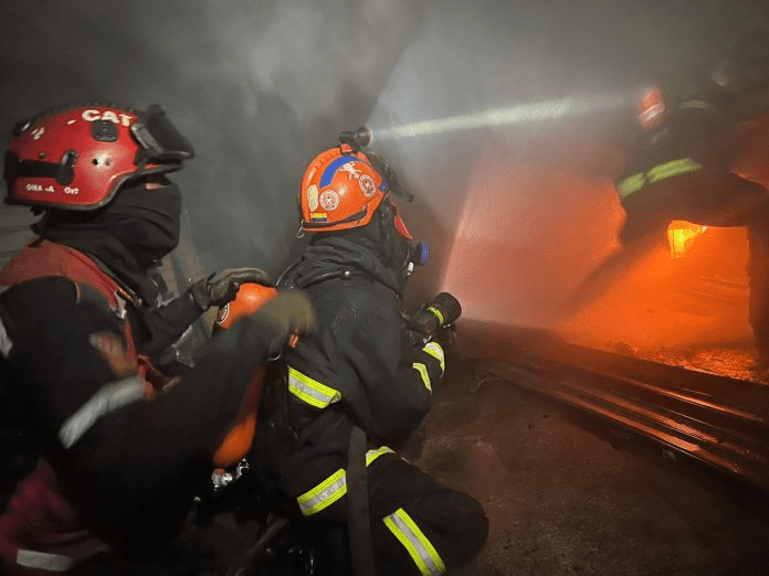 Incendio en mercado de La Hoyada afectó 9 locales