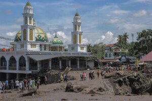 Inundaciones y flujos de lava fra de un volcn de Sumatra dejan 41 muertos y 17 desaparecidos en Indonesia
