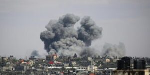 Israel bombardea Rafah luego de ordenar su evacuación