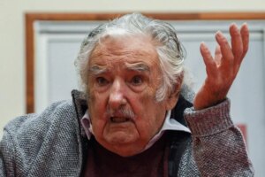 Jos Mujica recibir radioterapia para ser tratado por su tumor maligno de esfago