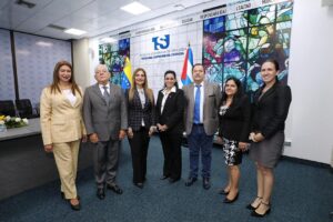 Jueces del TSJ se reunieron con fiscal general de Cuba