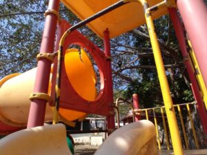 Juegos infantiles al sur de Pasto se convierten en zona de peligro