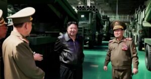 Kim Jong-un visitó una fábrica de armas: “Corea del Norte tiene capacidad de producción a nivel global” - AlbertoNews