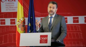 La CNMV insta a trazar un plan para estimular que los españoles inviertan mayor parte de su ahorro en instrumentos financieros