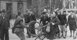 La inhumana violencia sexual contra las mujeres tras la Segunda Guerra Mundial