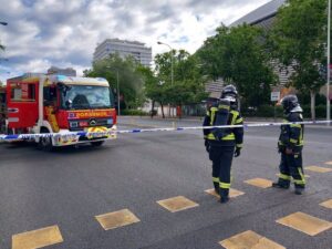 Los técnicos cortan la fuga de gas registrada en unas obras del exterior del Bernabéu