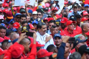 Maduro encabeza marcha oficialista en Caracas por el Día del Trabajador